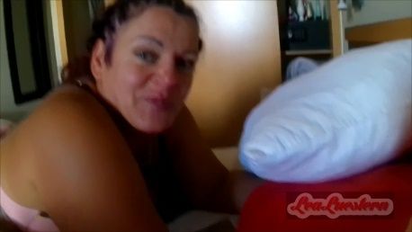 Lea-Luestern's Porno Video: geiler bl*wjob in Portugal (ohne Ton)