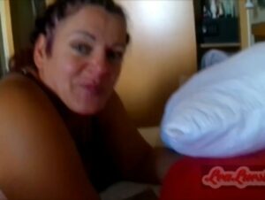 Lea Luestern Porno Video: geiler Blowjob in Portugal (ohne Ton)