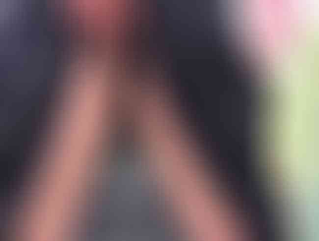 Lea Luestern Porno Video: Spontaner Public Piss